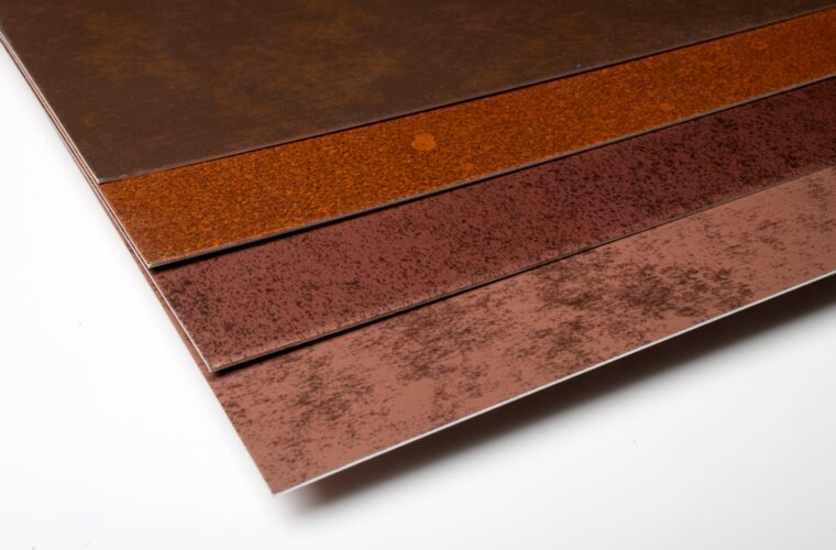 Lamiere Brown Collection per facciate e lattoneria: le finiture Cortal, Copperline, Alubrown e Bronze affiancate
